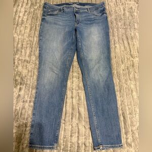 Old Navy Women's Skinny Jeans in Blue